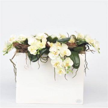 Lengtebloemstuk met witte orchidee